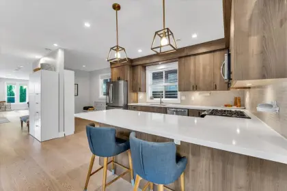 362 E 12th Street, North Vancouver, BC, North vancouver — Single Family Residence for sale