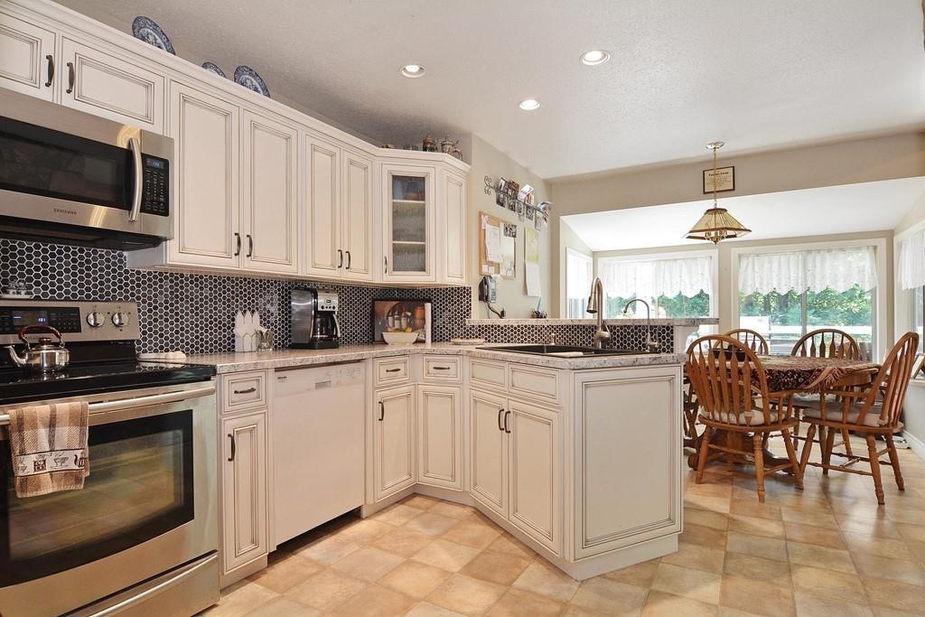 Basement Recreation Room Photo of 3870 216 Street, Langley, BC