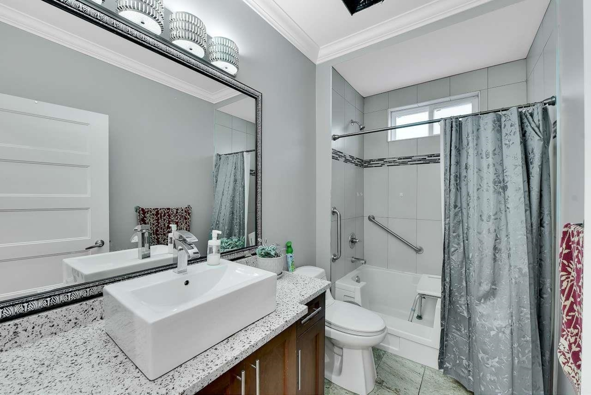 Primary Bathroom Photo of 2700 Caboose Place, Abbotsford, BC