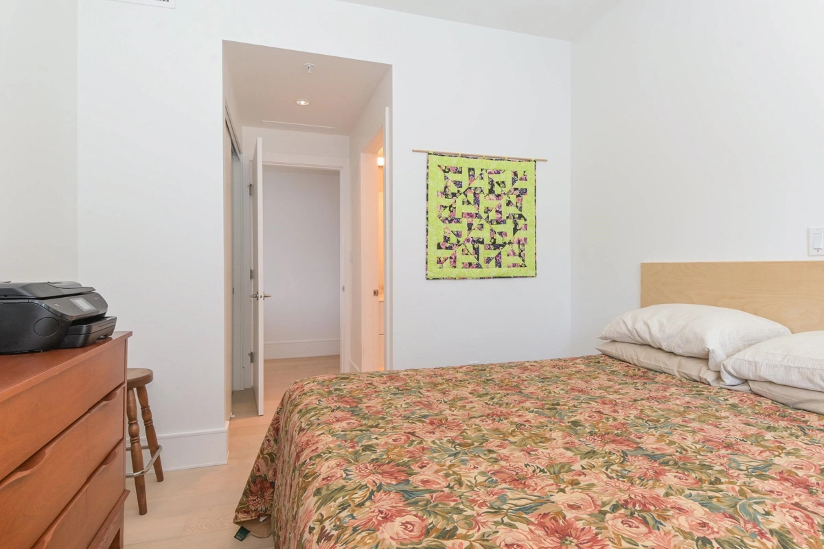 Basement Recreation Room Photo of 506 1500 Martin Street, White Rock, BC