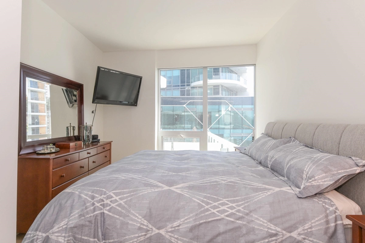 Guest Bathroom Photo of 506 1500 Martin Street, White Rock, BC