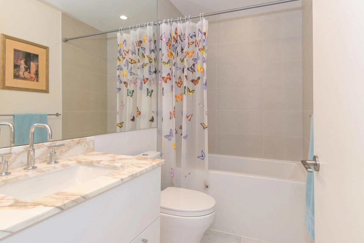 Laundry Room Photo of 506 1500 Martin Street, White Rock, BC