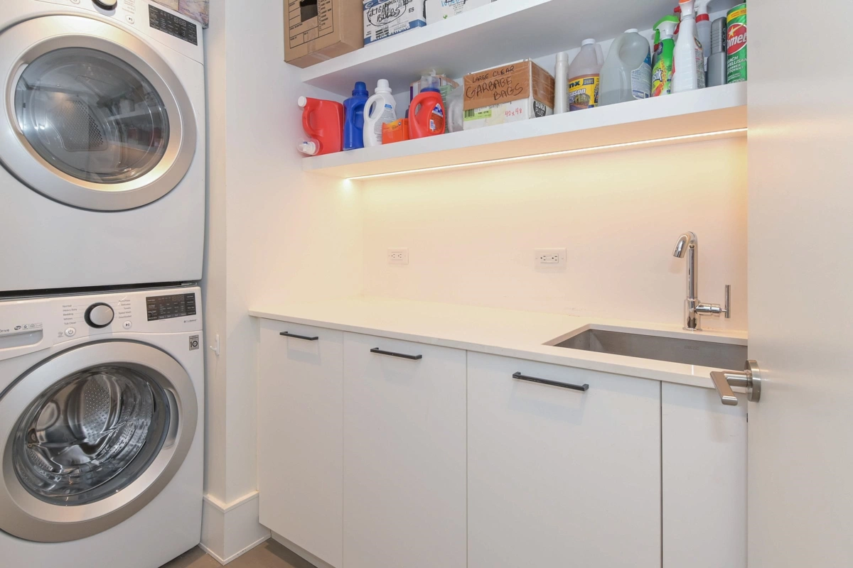 Mudroom Photo of 506 1500 Martin Street, White Rock, BC