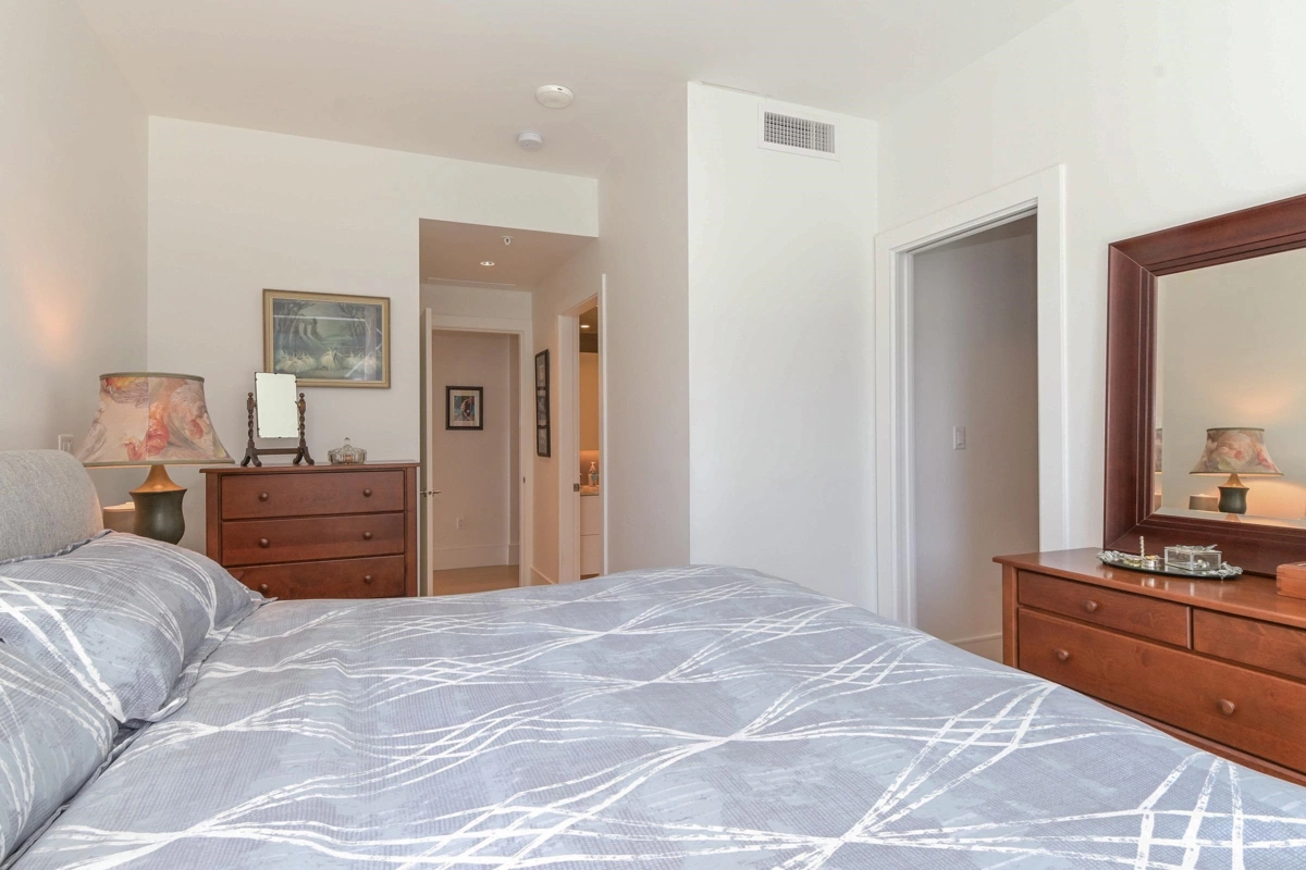 Powder Room Photo of 506 1500 Martin Street, White Rock, BC