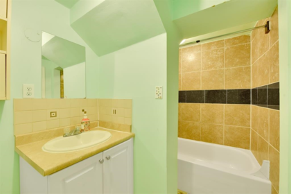 Basement Recreation Room Photo of 11059 146a Street, Surrey, BC
