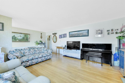 Kitchen Island Photo of 11059 146a Street, Surrey, BC