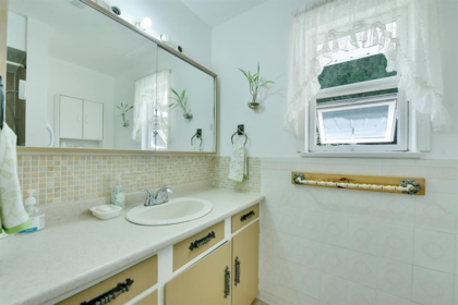 Powder Room Photo of 11059 146a Street, Surrey, BC