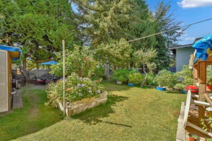 Staircase Photo of 11059 146a Street, Surrey, BC