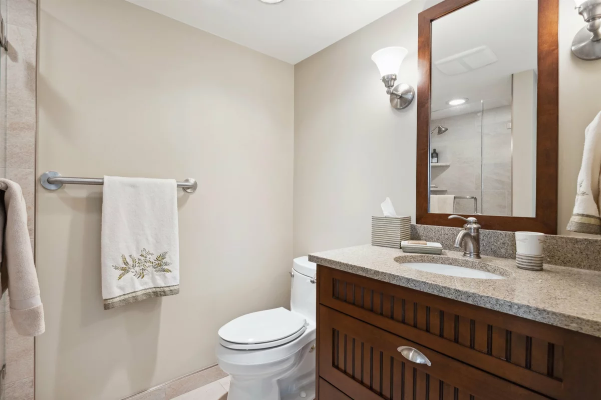 Backyard Photo of 2406 Bellevue Avenue, West Vancouver, BC