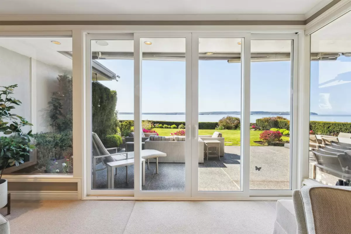 Breakfast Nook Photo of 2406 Bellevue Avenue, West Vancouver, BC