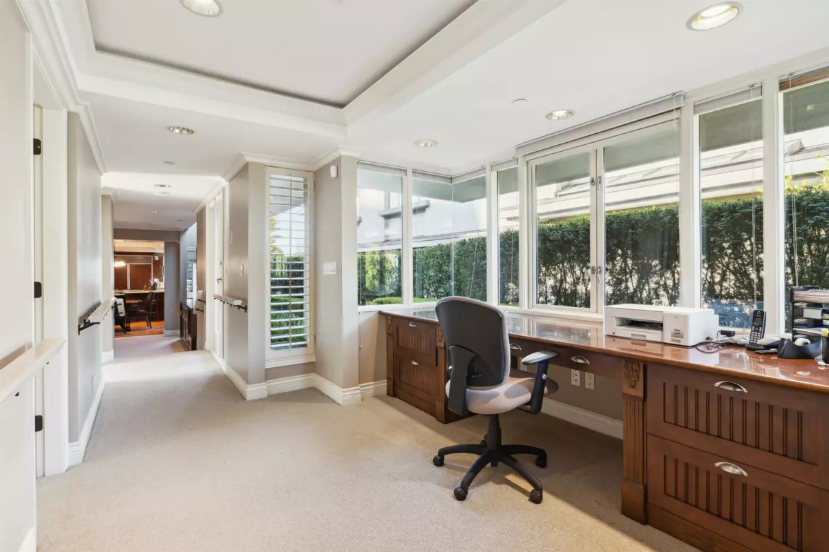 Front Yard Photo of 2406 Bellevue Avenue, West Vancouver, BC