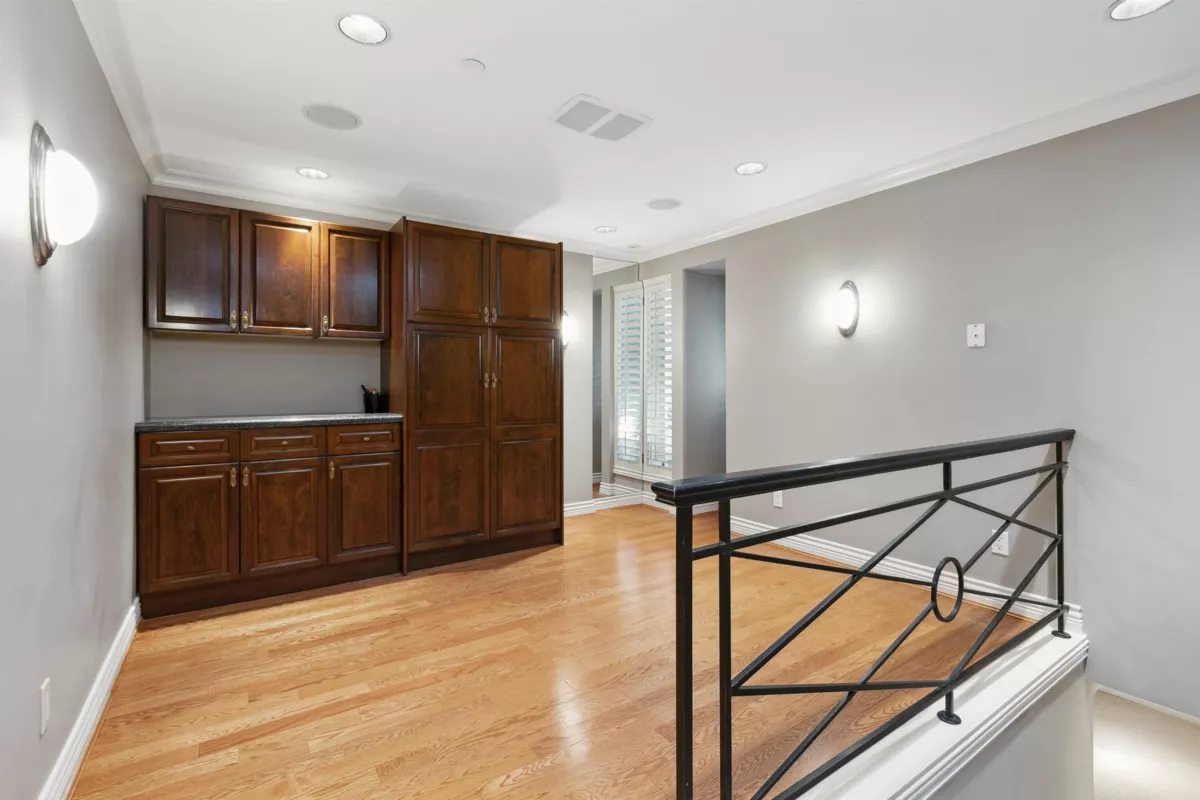 Garden / Landscaping Photo of 2406 Bellevue Avenue, West Vancouver, BC