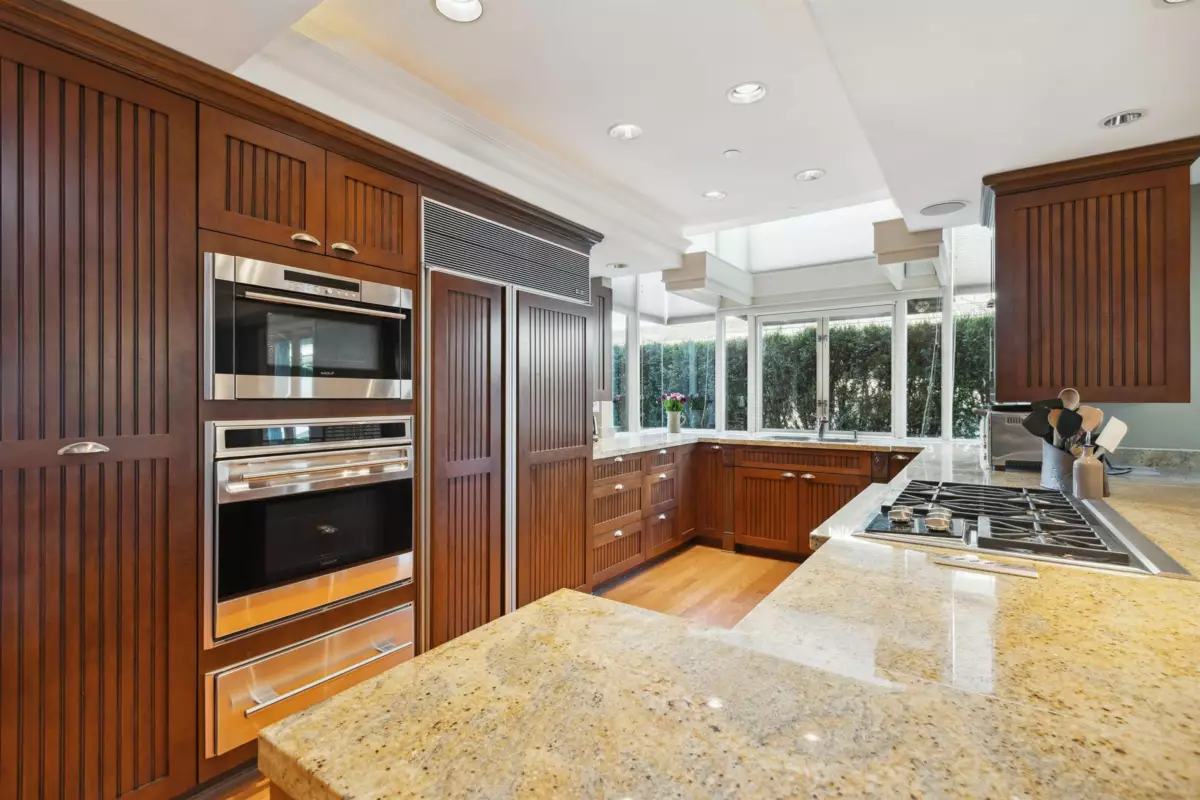 Guest Bathroom Photo of 2406 Bellevue Avenue, West Vancouver, BC