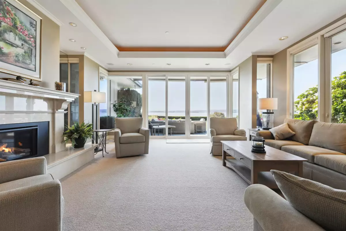 Kitchen Photo of 2406 Bellevue Avenue, West Vancouver, BC