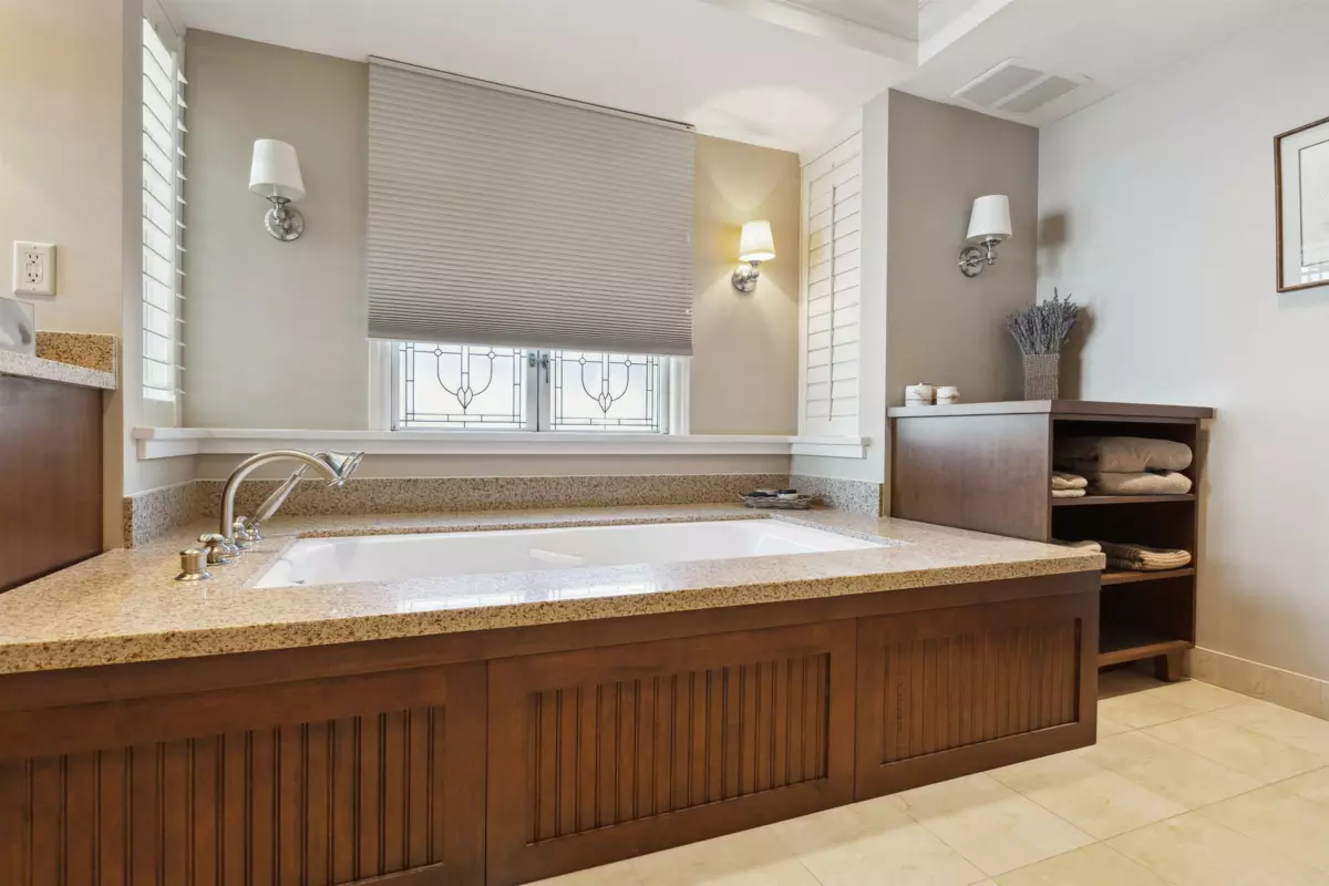 Laundry Room Photo of 2406 Bellevue Avenue, West Vancouver, BC