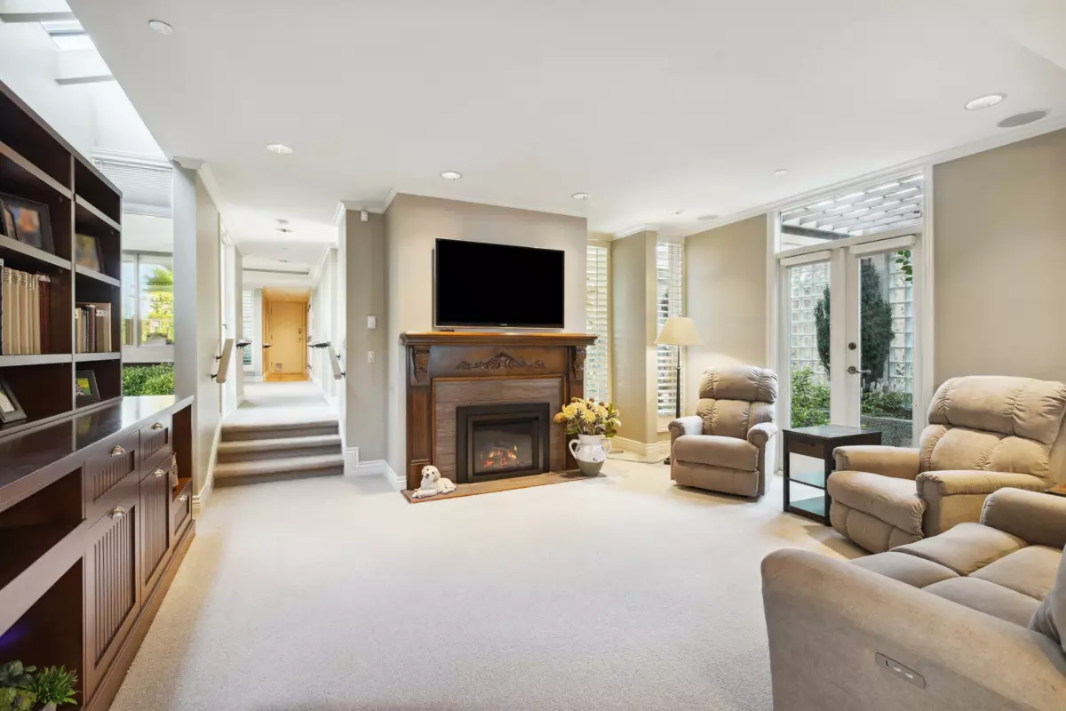 Loft / Bonus Room Photo of 2406 Bellevue Avenue, West Vancouver, BC