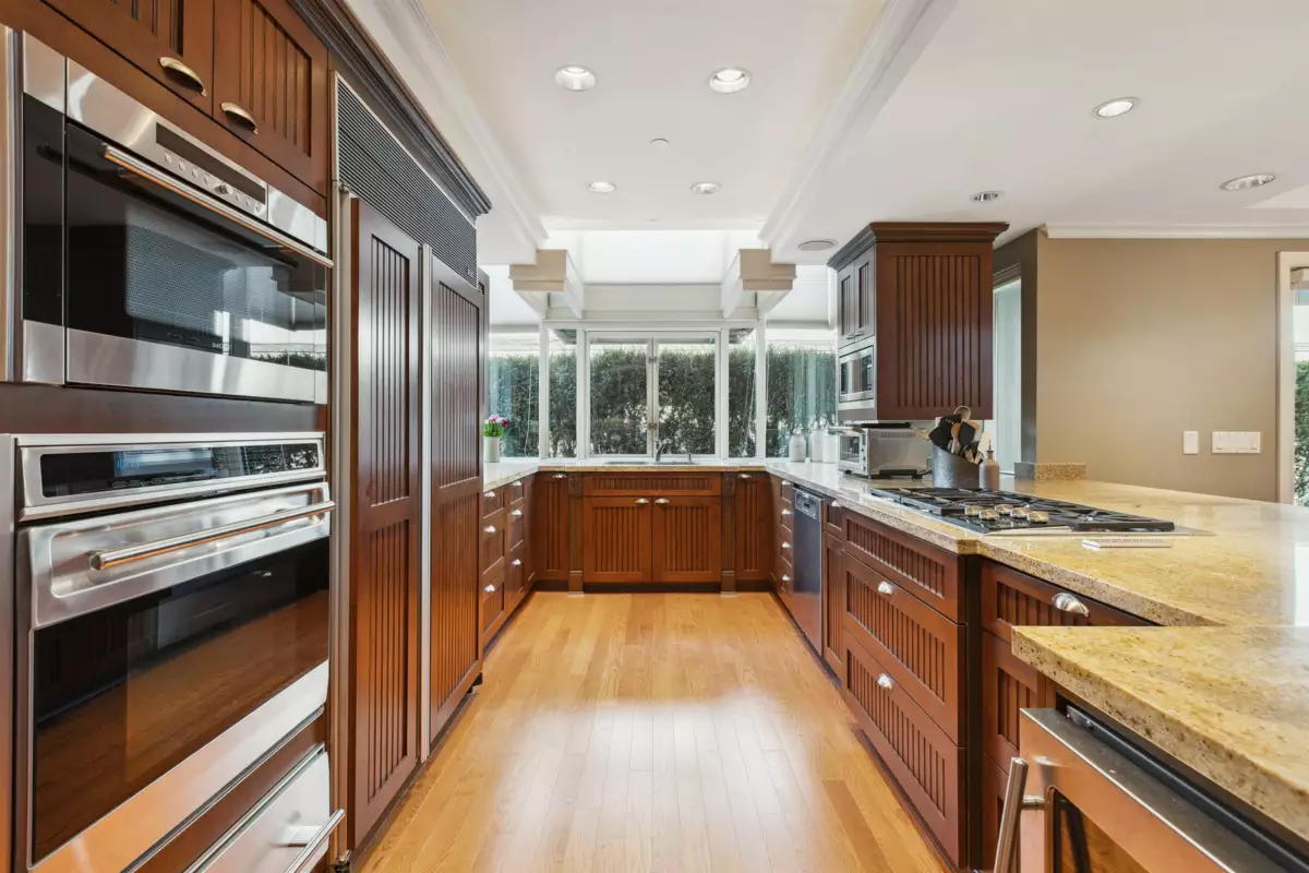 Powder Room Photo of 2406 Bellevue Avenue, West Vancouver, BC