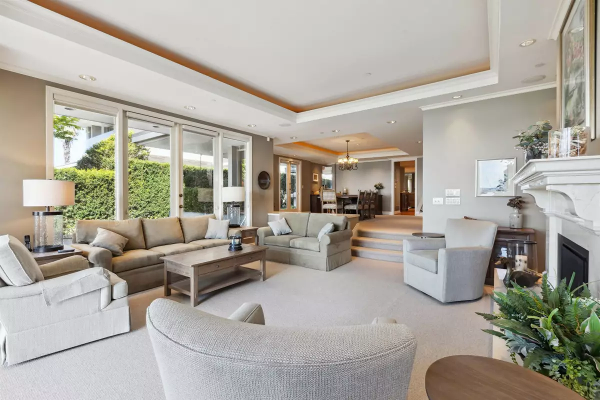 Primary Bathroom Photo of 2406 Bellevue Avenue, West Vancouver, BC