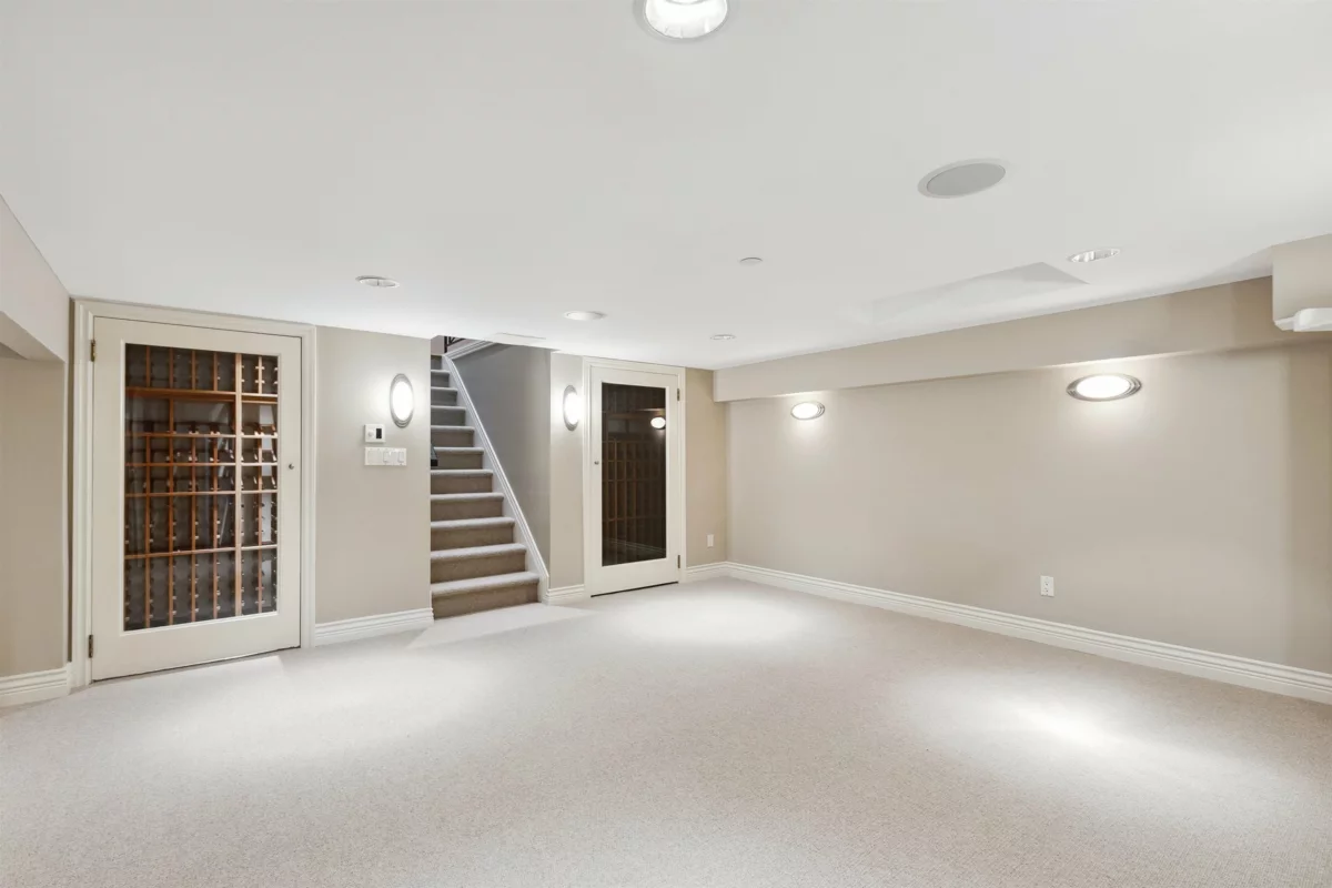 Swimming Pool Photo of 2406 Bellevue Avenue, West Vancouver, BC