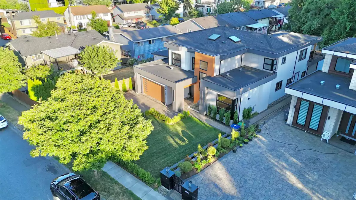 Family Room Photo of 14124 71 Avenue, Surrey, BC
