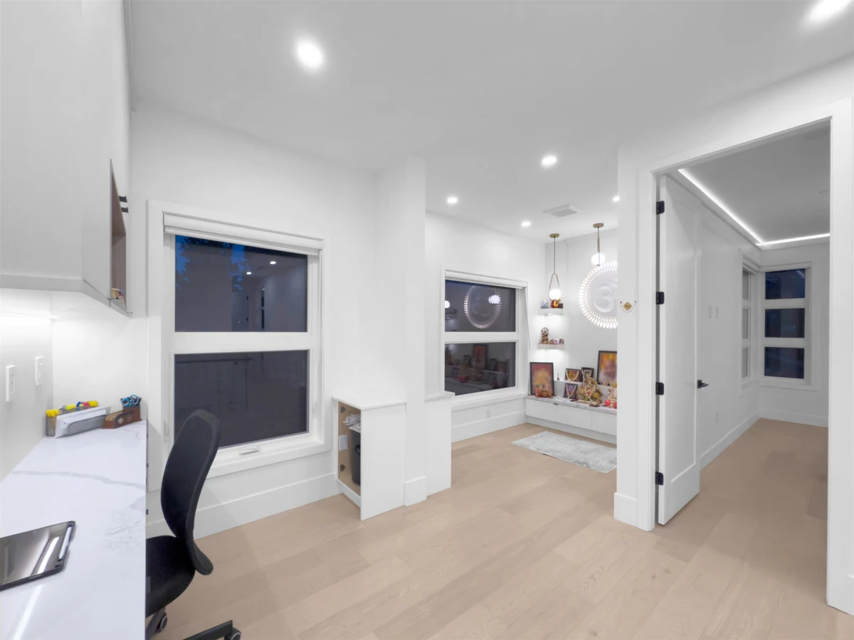 Mudroom Photo of 14124 71 Avenue, Surrey, BC