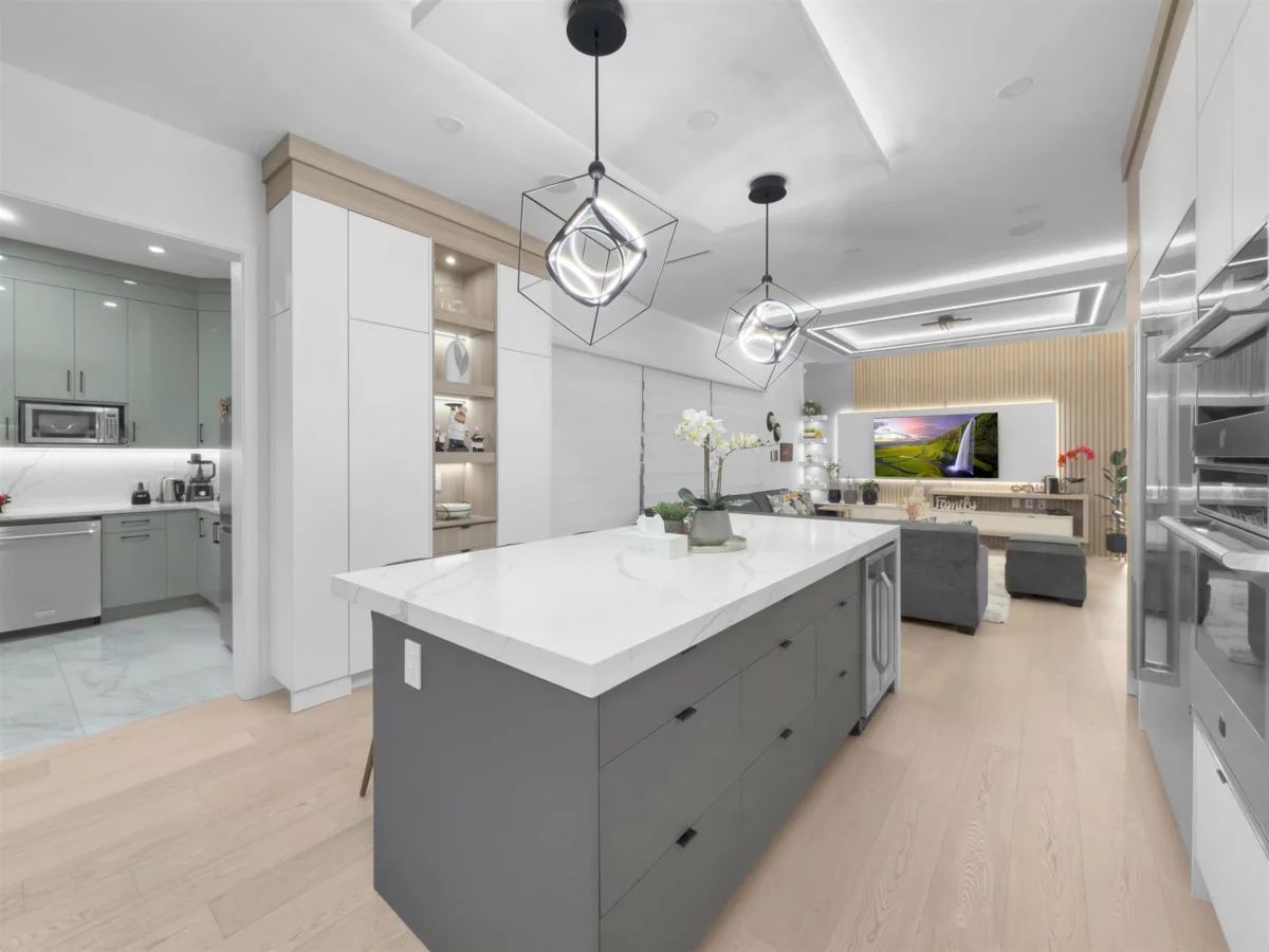 Primary Bathroom Photo of 14124 71 Avenue, Surrey, BC