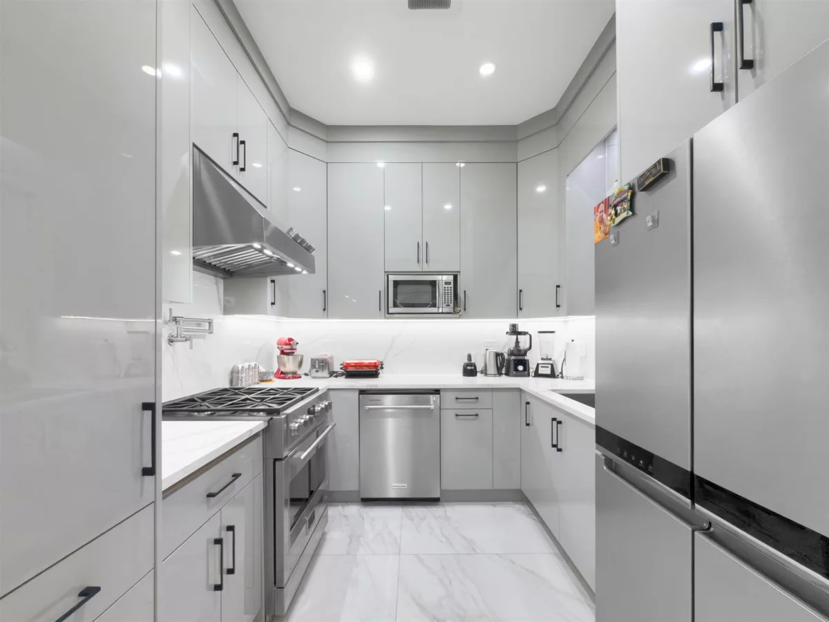 Walk-In Closet Photo of 14124 71 Avenue, Surrey, BC