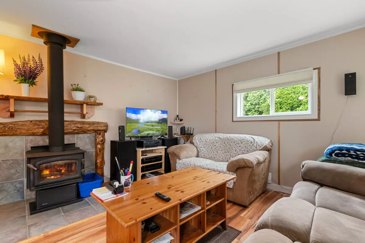 Basement Recreation Room Photo of 9834 Munro Avenue, Rosedale, BC