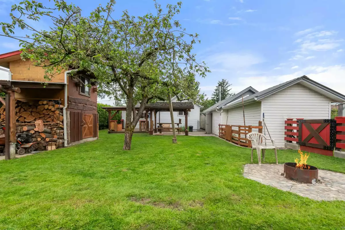 Breakfast Nook Photo of 9834 Munro Avenue, Rosedale, BC