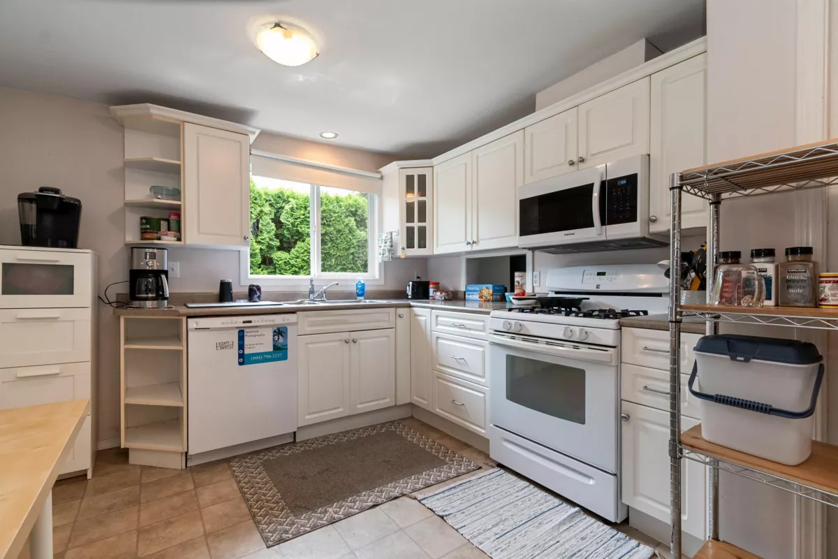 Front Yard Photo of 9834 Munro Avenue, Rosedale, BC