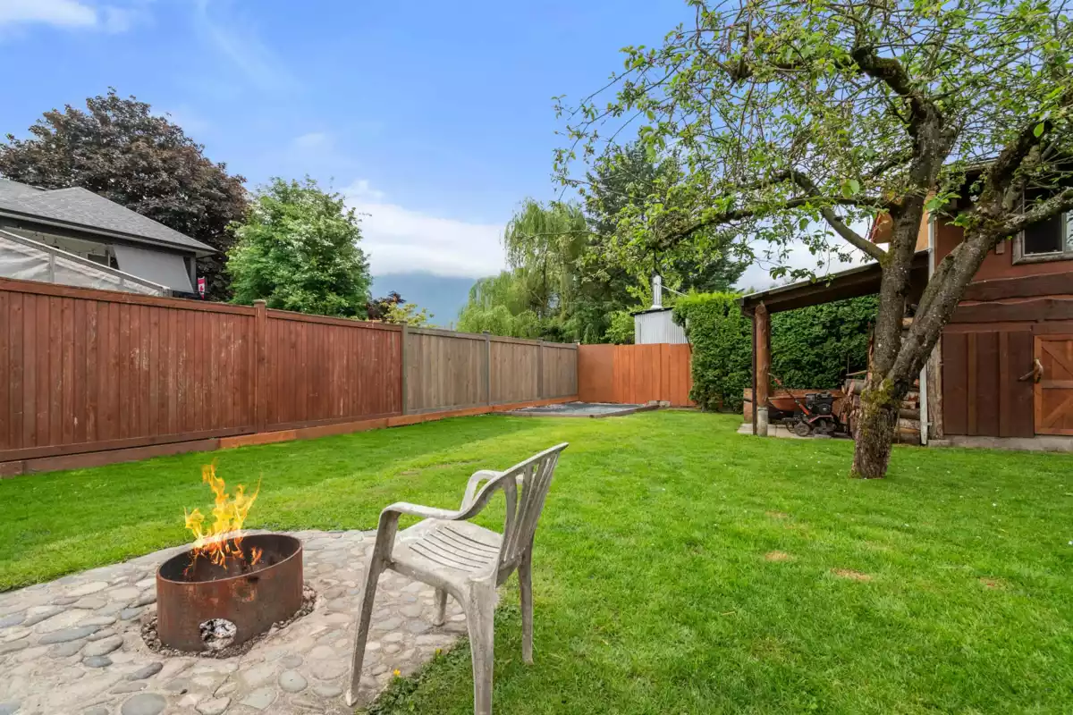 Guest Bathroom Photo of 9834 Munro Avenue, Rosedale, BC