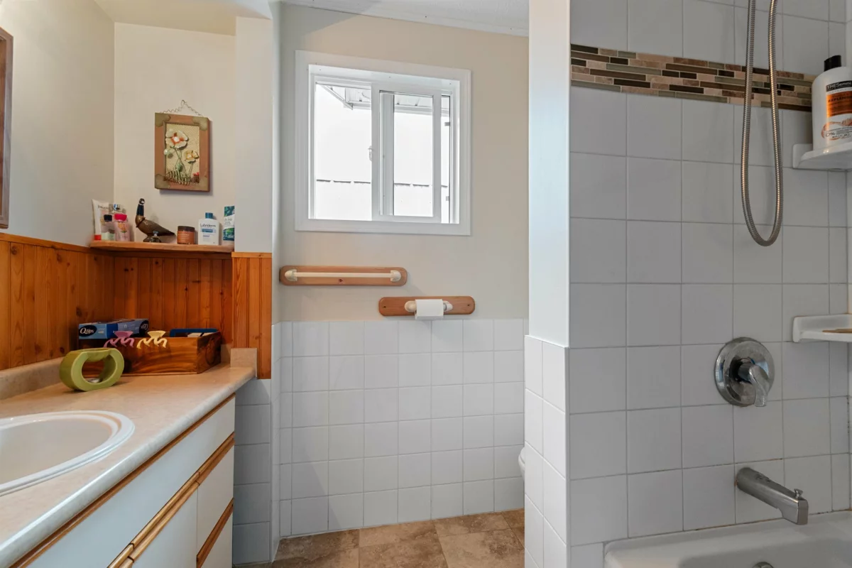 Hallway Photo of 9834 Munro Avenue, Rosedale, BC