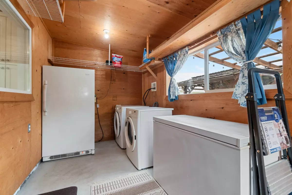 Hot Tub / Spa Photo of 9834 Munro Avenue, Rosedale, BC