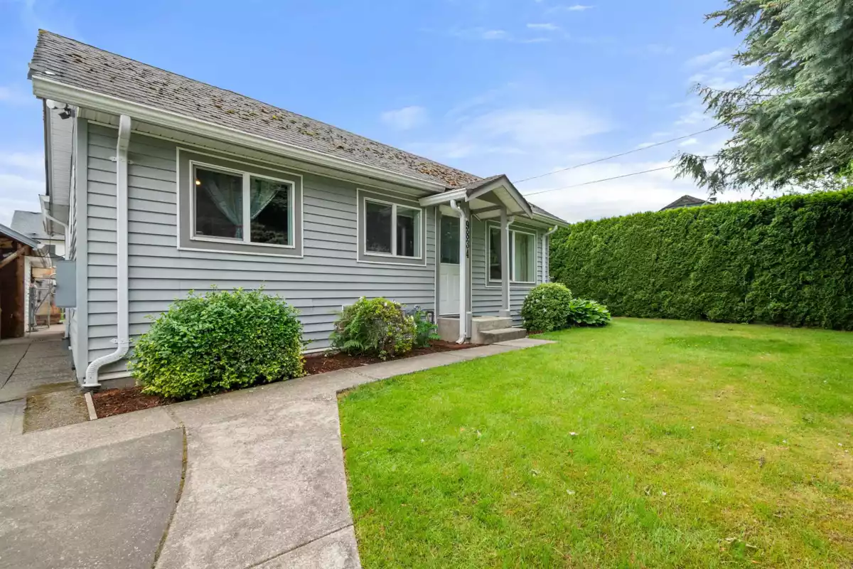 Living Room Photo of 9834 Munro Avenue, Rosedale, BC