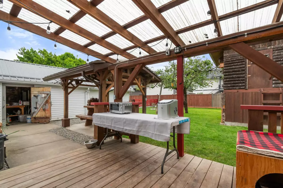 Powder Room Photo of 9834 Munro Avenue, Rosedale, BC