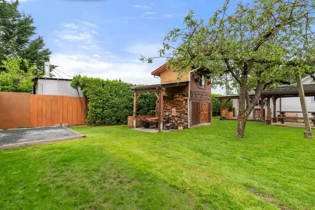 Walk-In Closet Photo of 9834 Munro Avenue, Rosedale, BC