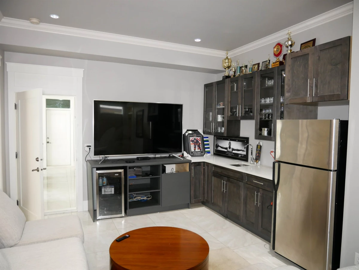Entry Foyer Photo of 3171 Engineer Crescent, Abbotsford, BC