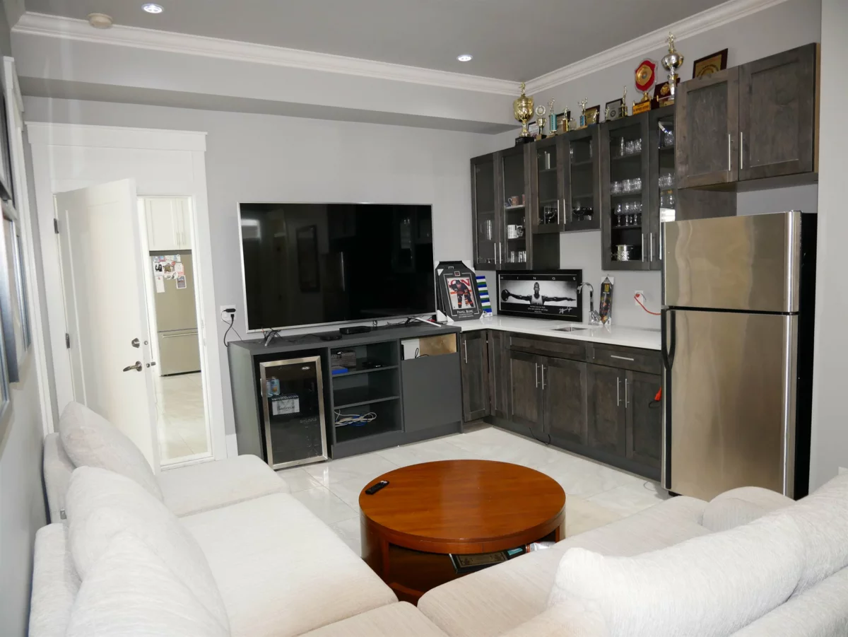 Guest Bathroom Photo of 3171 Engineer Crescent, Abbotsford, BC