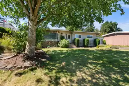 9565 Carleton Street, Chilliwack, BC, Chilliwack — Single Family Residence for sale