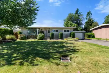 9565 Carleton Street, Chilliwack, BC, Chilliwack — Single Family Residence for sale