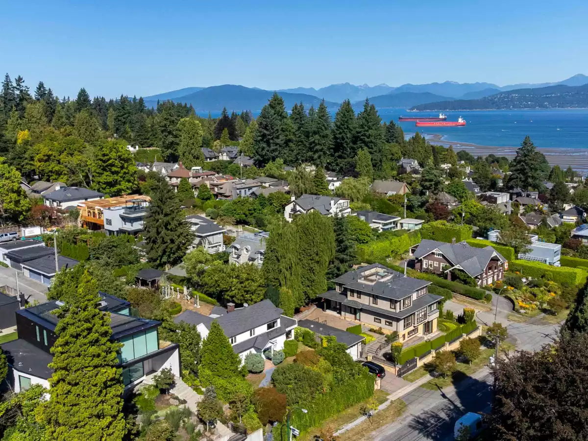 Basement Recreation Room Photo of 1937 Tolmie Street, Vancouver, BC