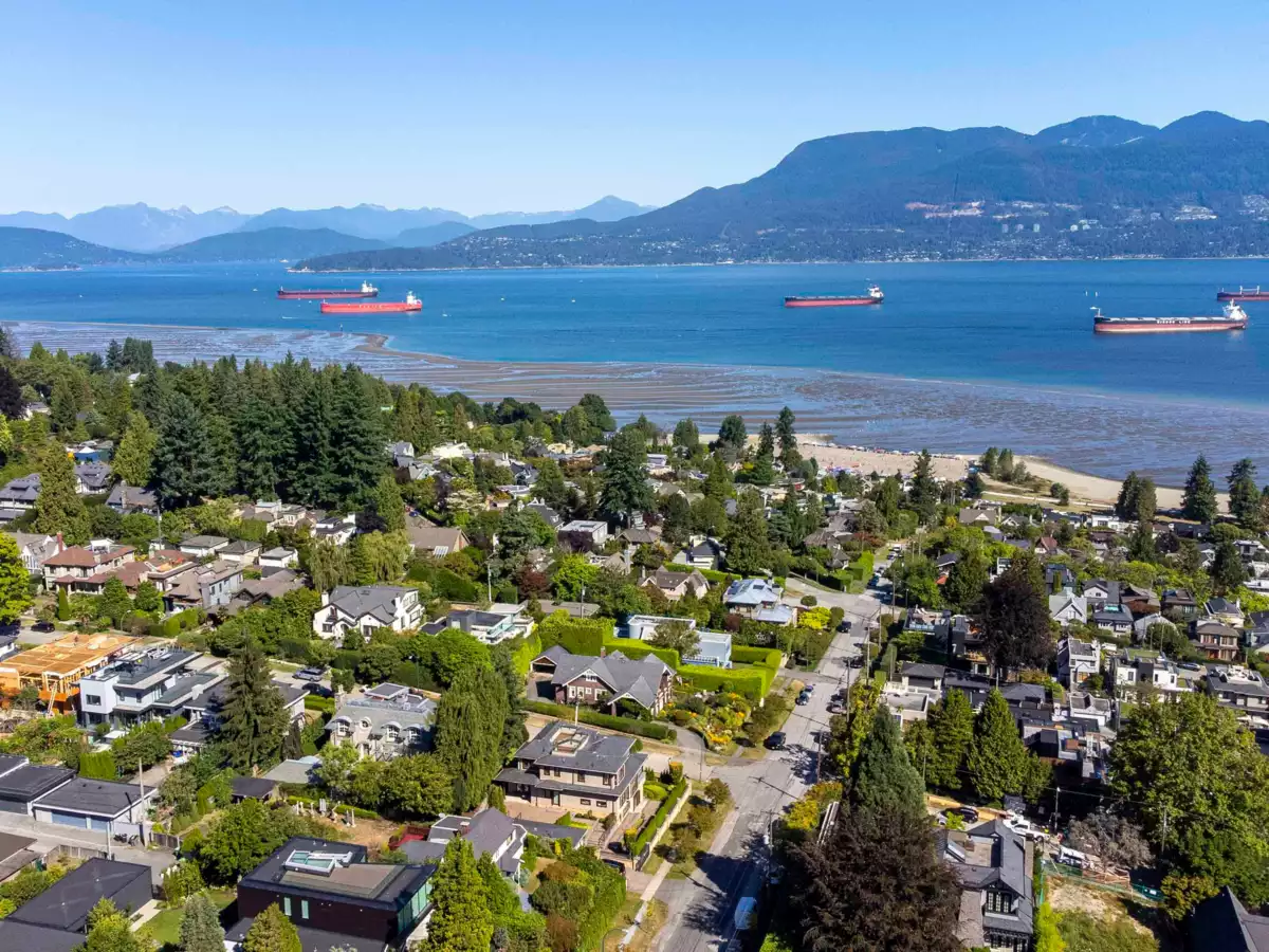 Entry Foyer Photo of 1937 Tolmie Street, Vancouver, BC