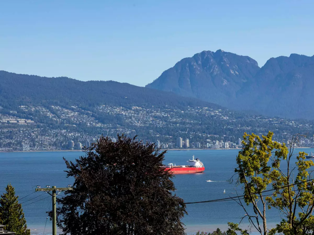 Office / Den Photo of 1937 Tolmie Street, Vancouver, BC