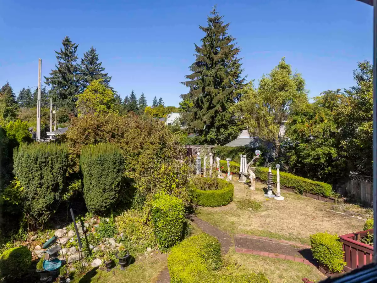 Walk-In Closet Photo of 1937 Tolmie Street, Vancouver, BC