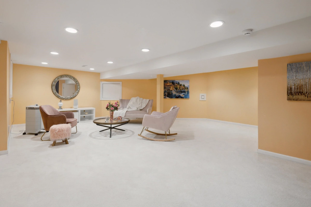 Garden / Landscaping Photo of 4051 Marguerite Street, Vancouver, BC