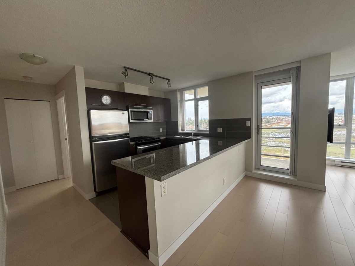 Kitchen Island Photo of 809 9171 Ferndale Road, Richmond, BC