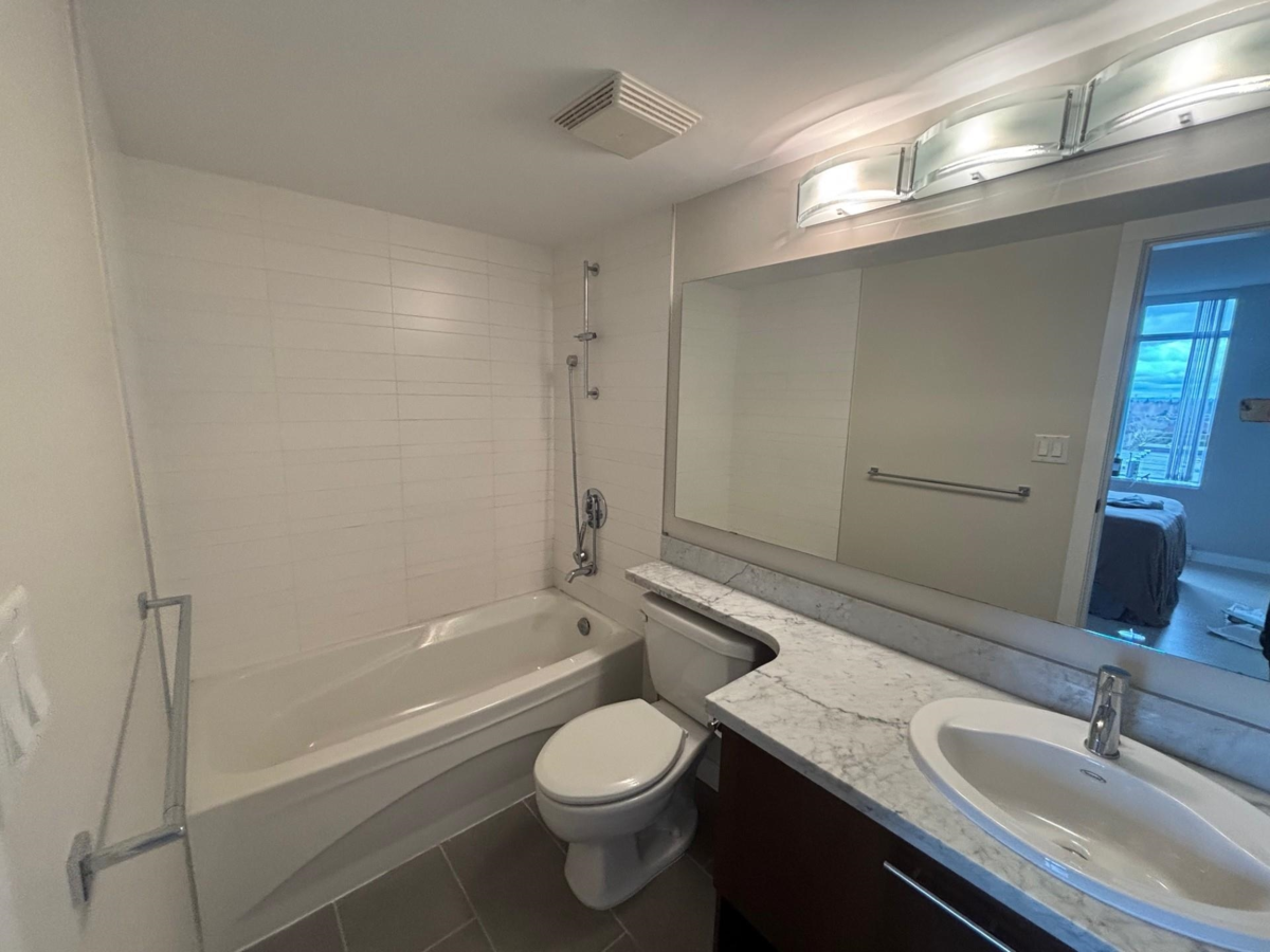 Walk-In Closet Photo of 809 9171 Ferndale Road, Richmond, BC