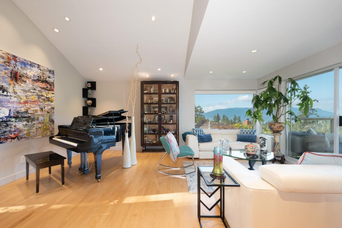 Dining Area Photo of 5480 Keith Road, West Vancouver, BC