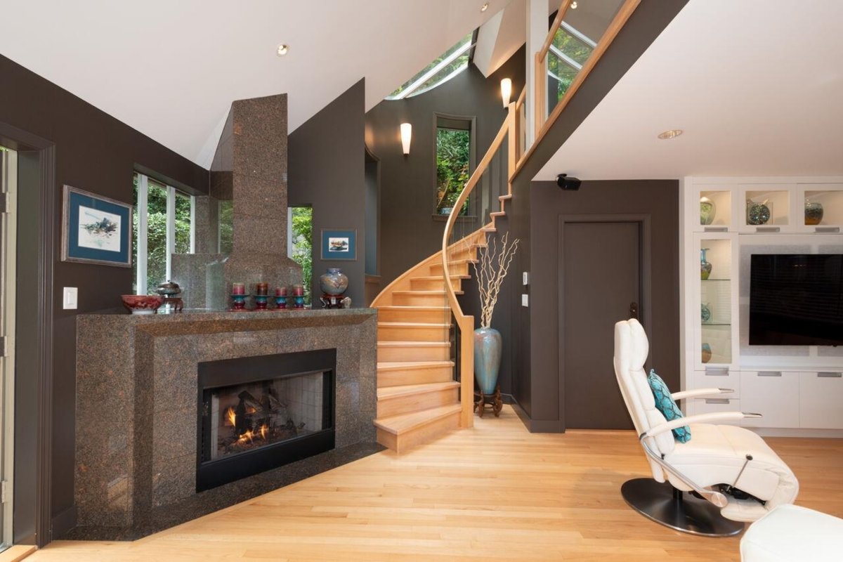 Entry Foyer Photo of 5480 Keith Road, West Vancouver, BC