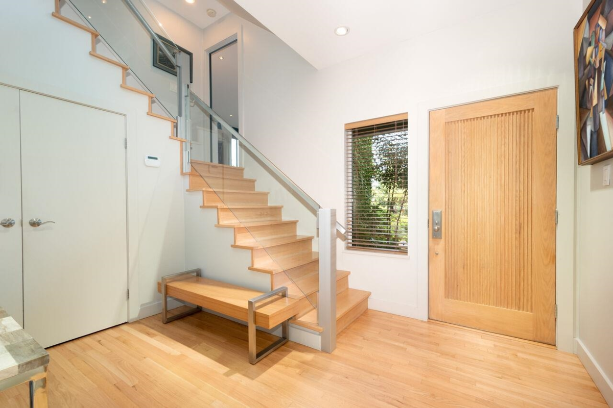 Living Room Photo of 5480 Keith Road, West Vancouver, BC